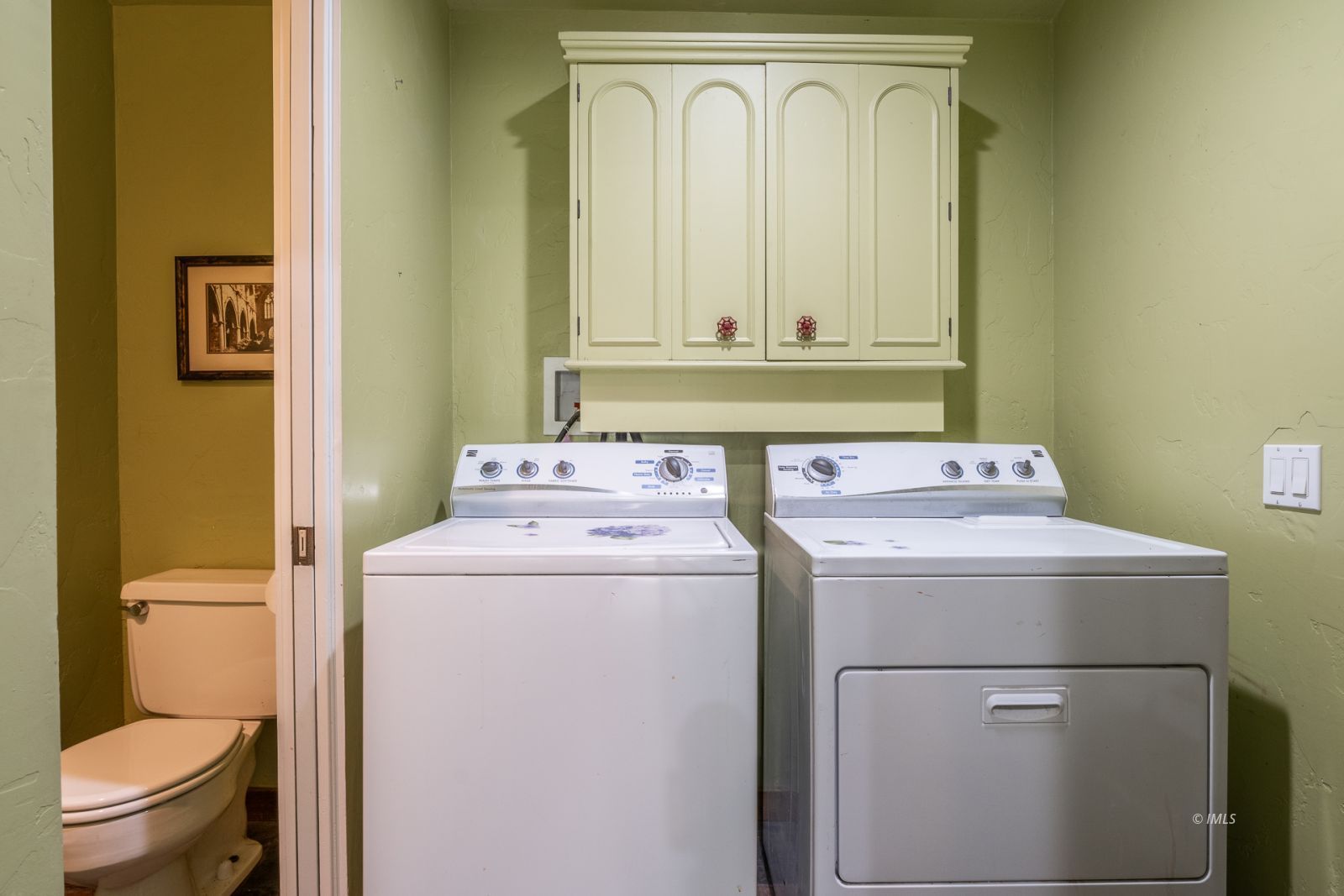 370 Ranch Road Bishop, CA 93514 - Photo 7 of 25 Laundry