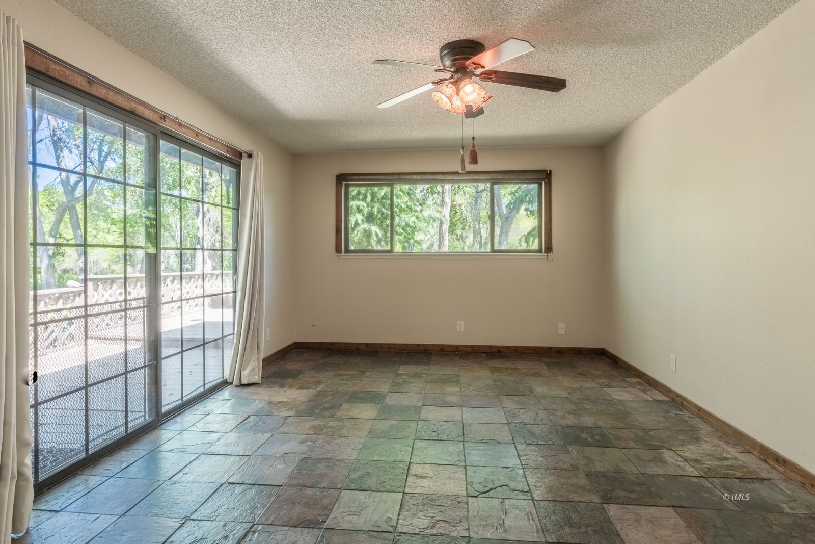 370 Ranch Road Bishop, CA 93514 - Photo 8 of 25 Master Bedroom