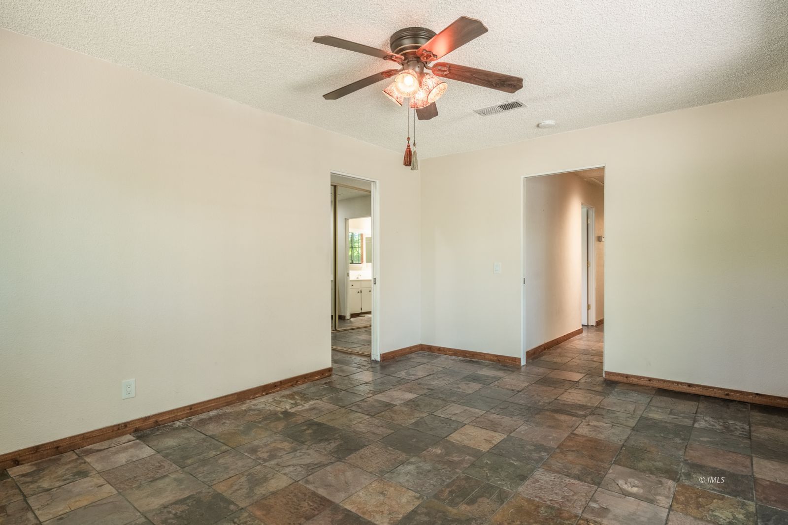 370 Ranch Road Bishop, CA 93514 - Photo 10 of 25 Master Bedroom