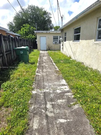 $1,500 | 34 Southwest 6th Avenue, Unit 4, Dania Beach, FL 33004