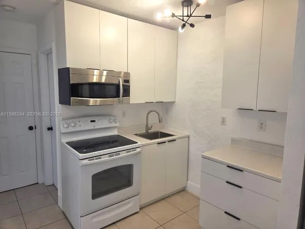 $1,500 | 34 Southwest 6th Avenue, Unit 4, Dania Beach, FL 33004