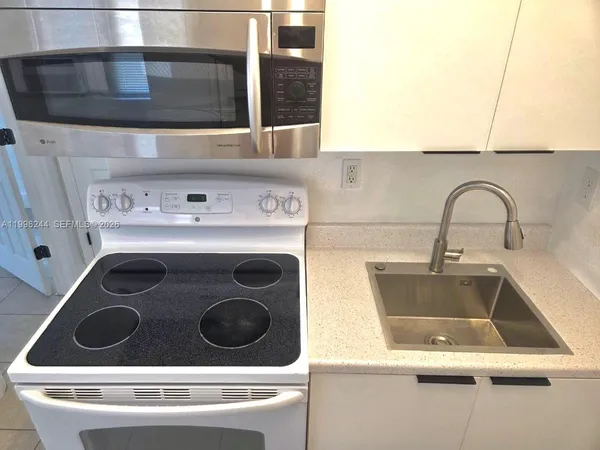 $1,500 | 34 Southwest 6th Avenue, Unit 4, Dania Beach, FL 33004