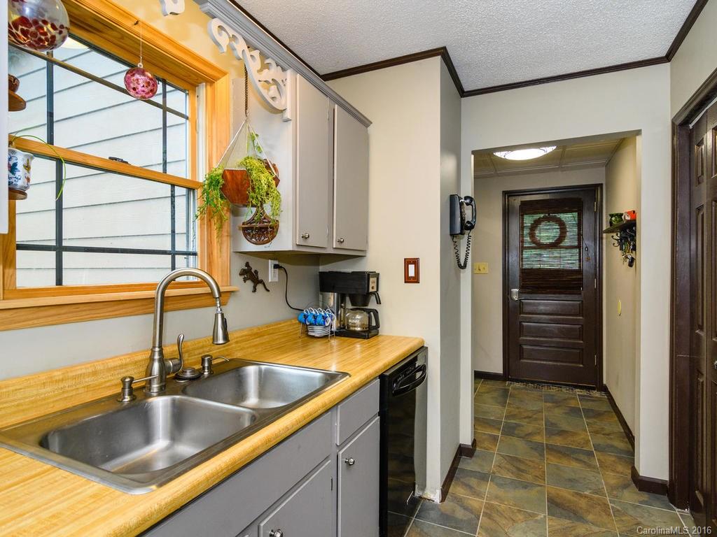 1792 Newfound Road Leicester, NC 28748 - Photo 4 of 24 Gallery Image 4