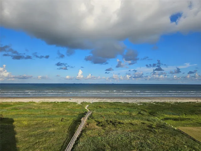 $239,000 | 415 East Beach Drive, Unit 804, Galveston, TX 77550