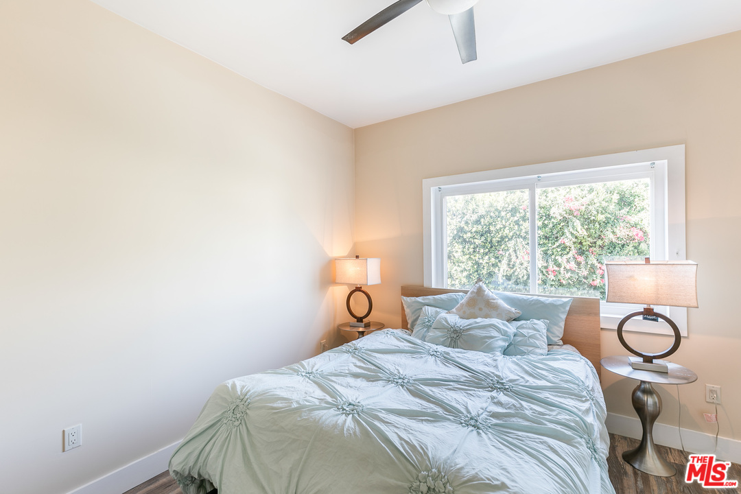 40 Westminster Avenue, Unit 8 Venice, CA 90291 - Photo 7 of 13 a bedroom with a bed and a window