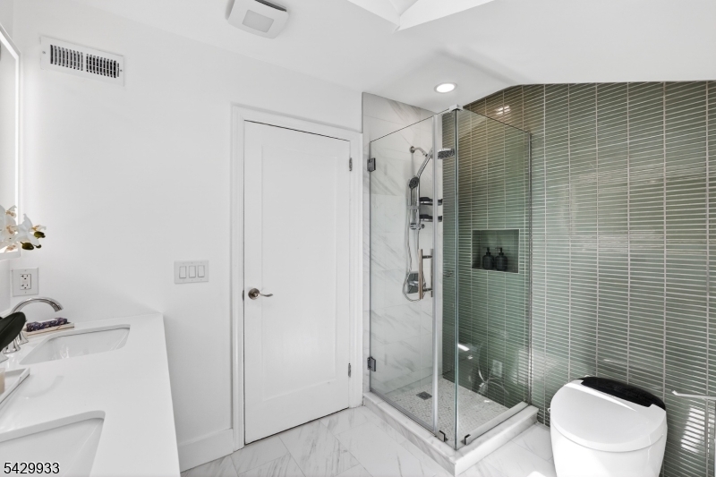 184 Old Short Hills Road Short Hills, NJ 07078 - Photo 27 of 46 a bathroom with a shower a toilet and sink