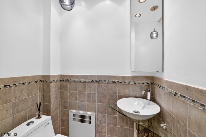 184 Old Short Hills Road Short Hills, NJ 07078 - Photo 33 of 46 a bathroom with a sink a toilet and shower