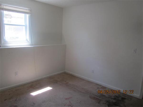 526 Third Street, Unit 2 Fall River, MA 02721 - Photo 15 of 15 an empty room with a window