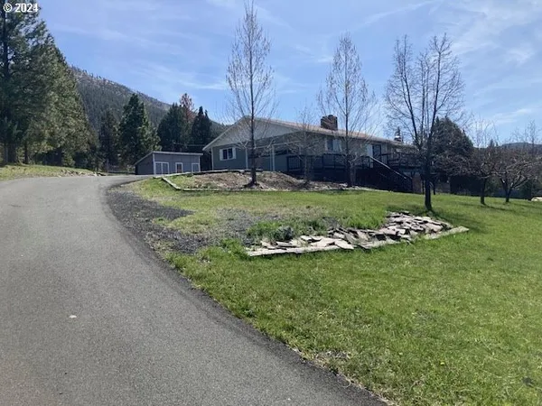 $365,000 | 324 Edgewood Drive, Canyon City, OR 97820