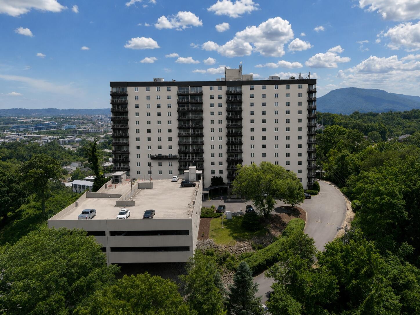 1131 Stringers Ridge Road, Unit 11G Chattanooga, TN 37405 - Photo 2 of 48 Gallery Image 2