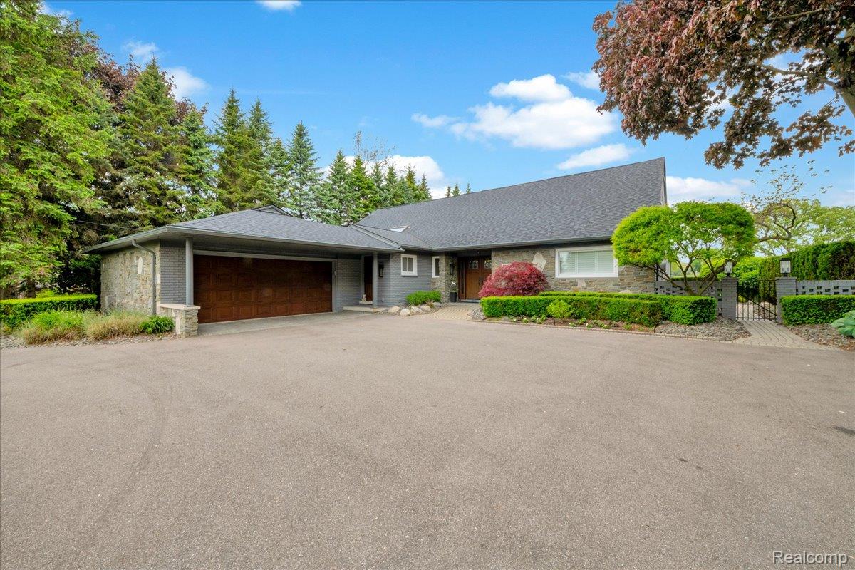 3816 West Maple Road Bloomfield Hills, MI 48301 - Photo 4 of 78 3816 W Maple_04.jpg