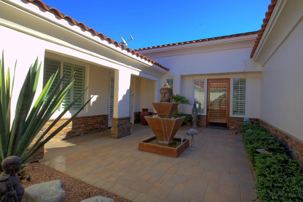 336 Loch Lomond Road Rancho Mirage, CA 92270 - Photo 5 of 26 a view of a patio with table and chairs and potted plants