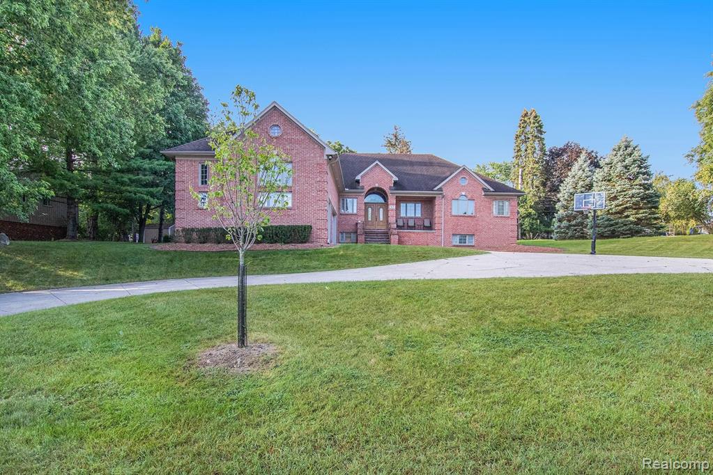90 Shagbark Drive Rochester Hills, MI 48309 - Photo 3 of 41