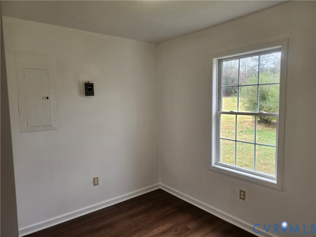 331 Stoney Point Road Cumberland, VA 23040 - Photo 7 of 10 an empty room with a window