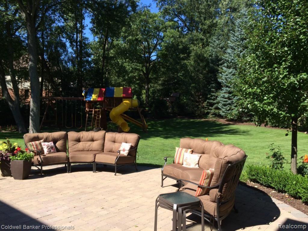 111 Manor Road Bloomfield Hills, MI 48304 - Photo 5 of 65 photo 3.jpg