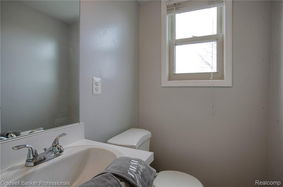 1440 Walnut Ridge Circle Canton, MI 48187 - Photo 13 of 30 14-Half Bath.jpg