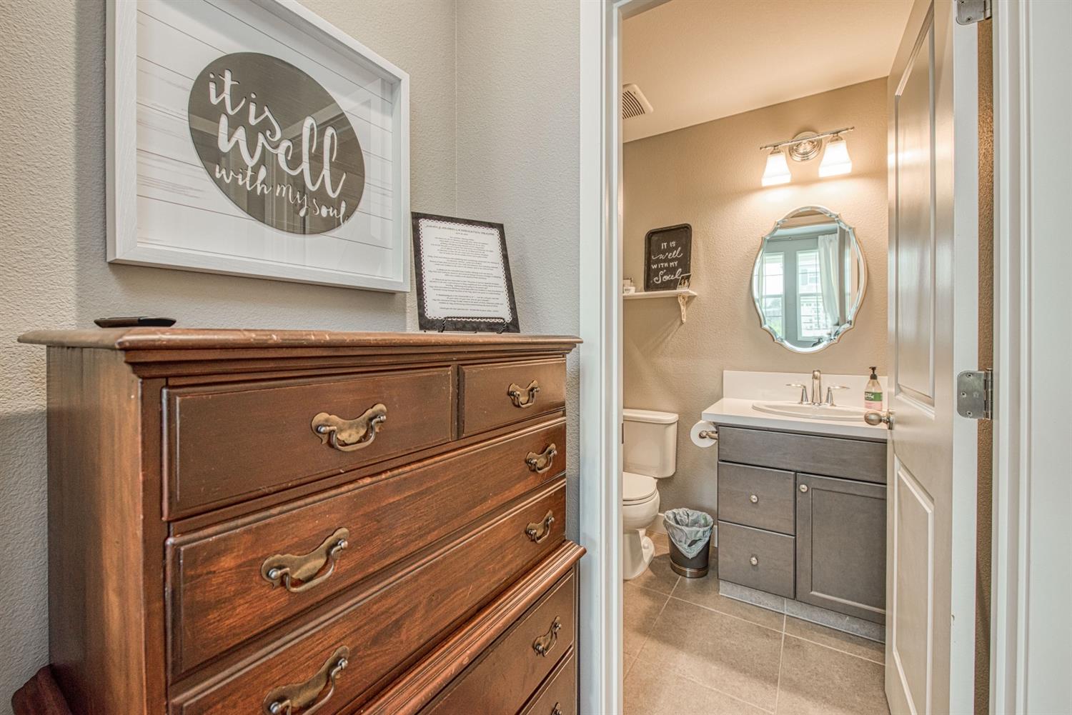 333 Meridian Avenue Madera, CA 93636 - Photo 19 of 38 a bathroom with a sink and a mirror