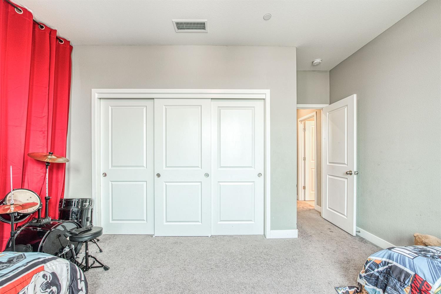 333 Meridian Avenue Madera, CA 93636 - Photo 28 of 38 a view of room with lounge chair and couch