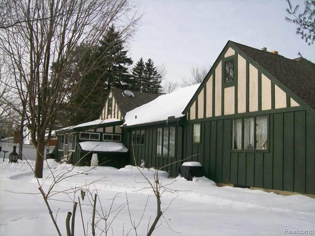 912 East River Road Flushing, MI 48433 - Photo 3 of 19