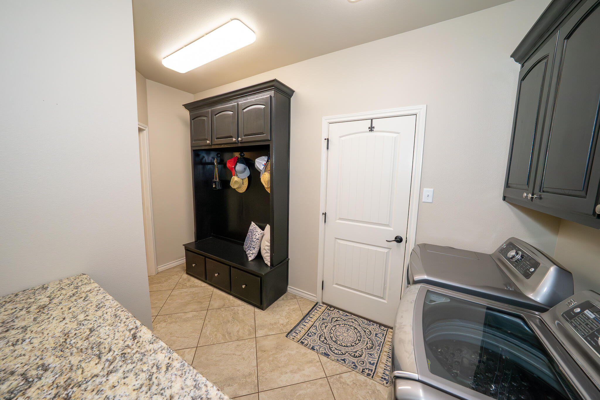 3301 County Road 7560 Lubbock, TX 79423 - Photo 34 of 40 a view of an empty room and kitchen