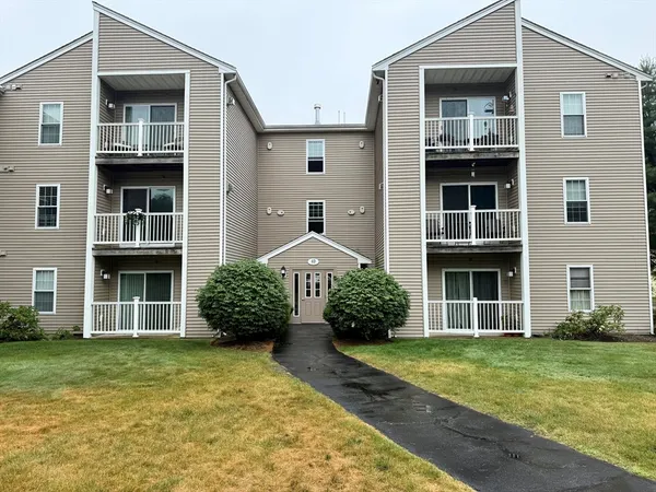 $2,400 | 4 Marc Drive, Unit 4D7, Plymouth, MA 02360