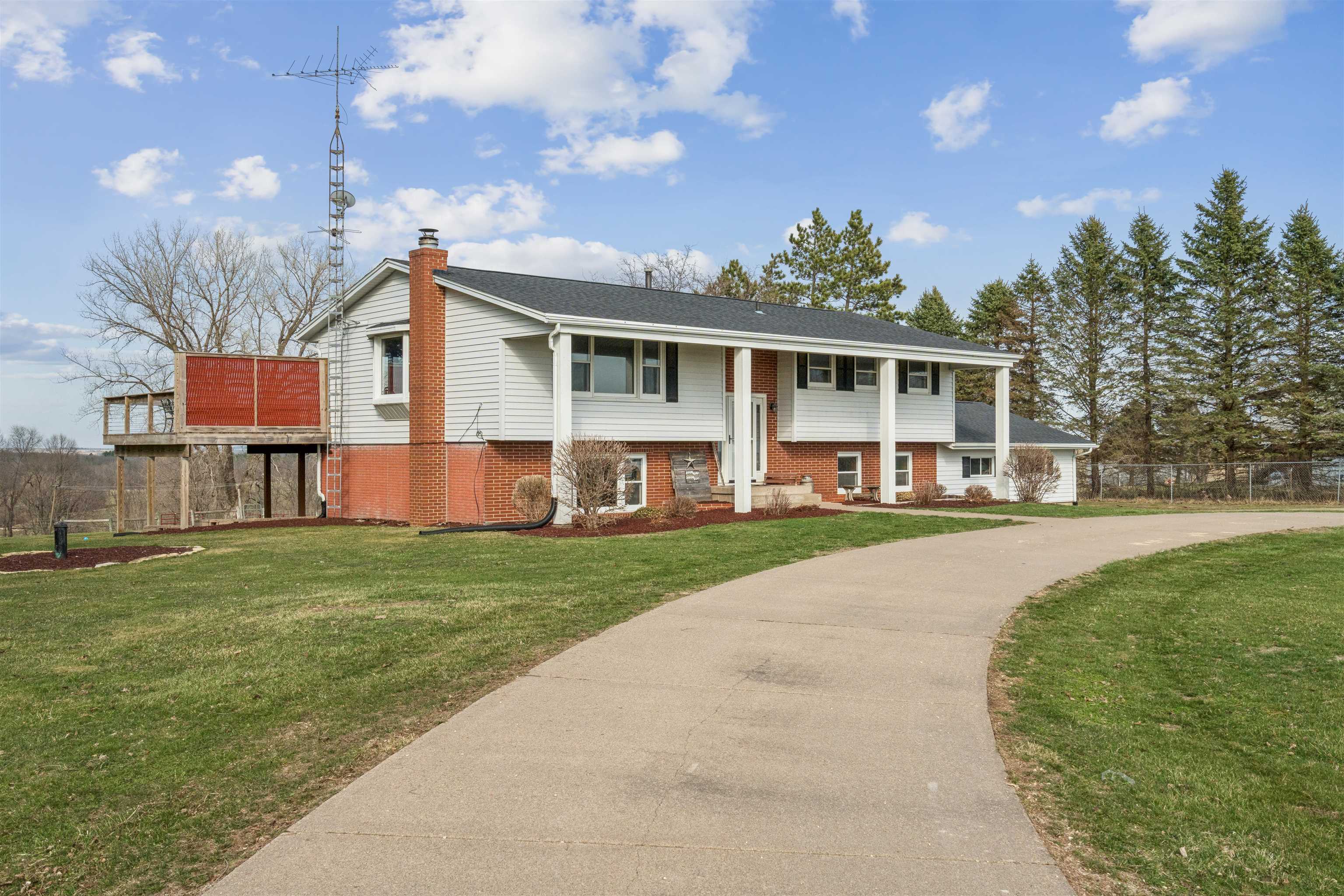 7976 County Road North Platteville, WI 53818 - Photo 4 of 52