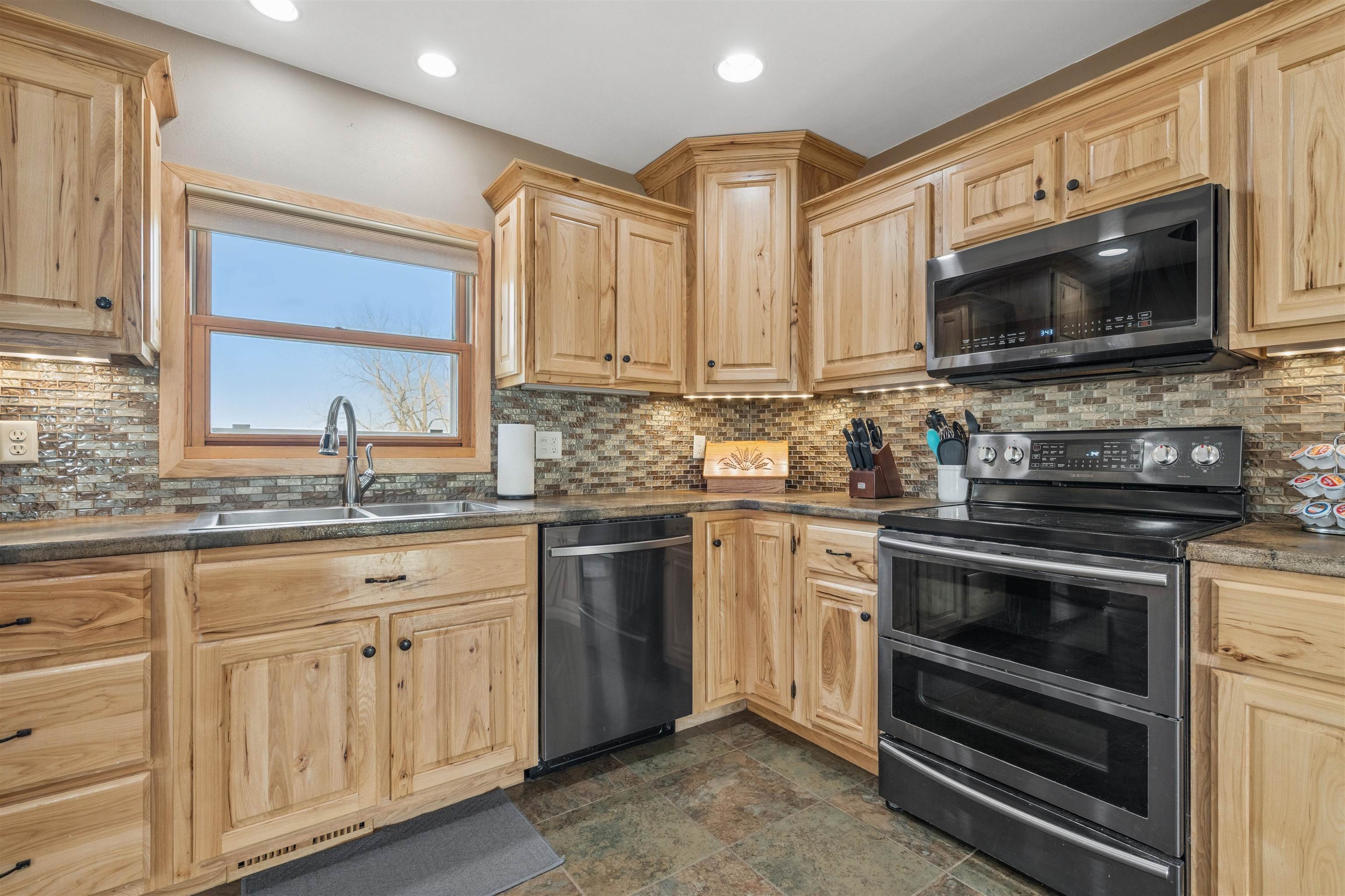 7976 County Road North Platteville, WI 53818 - Photo 9 of 52