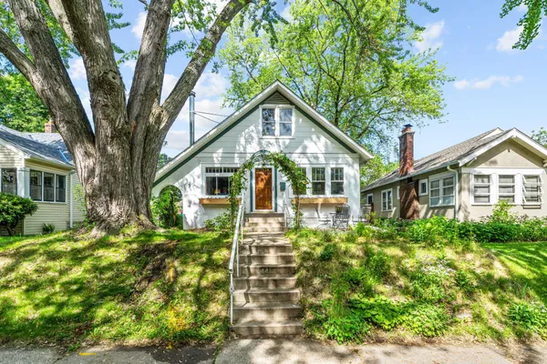 $465,000 | 441 South Saratoga Street, St. Paul, MN 55105