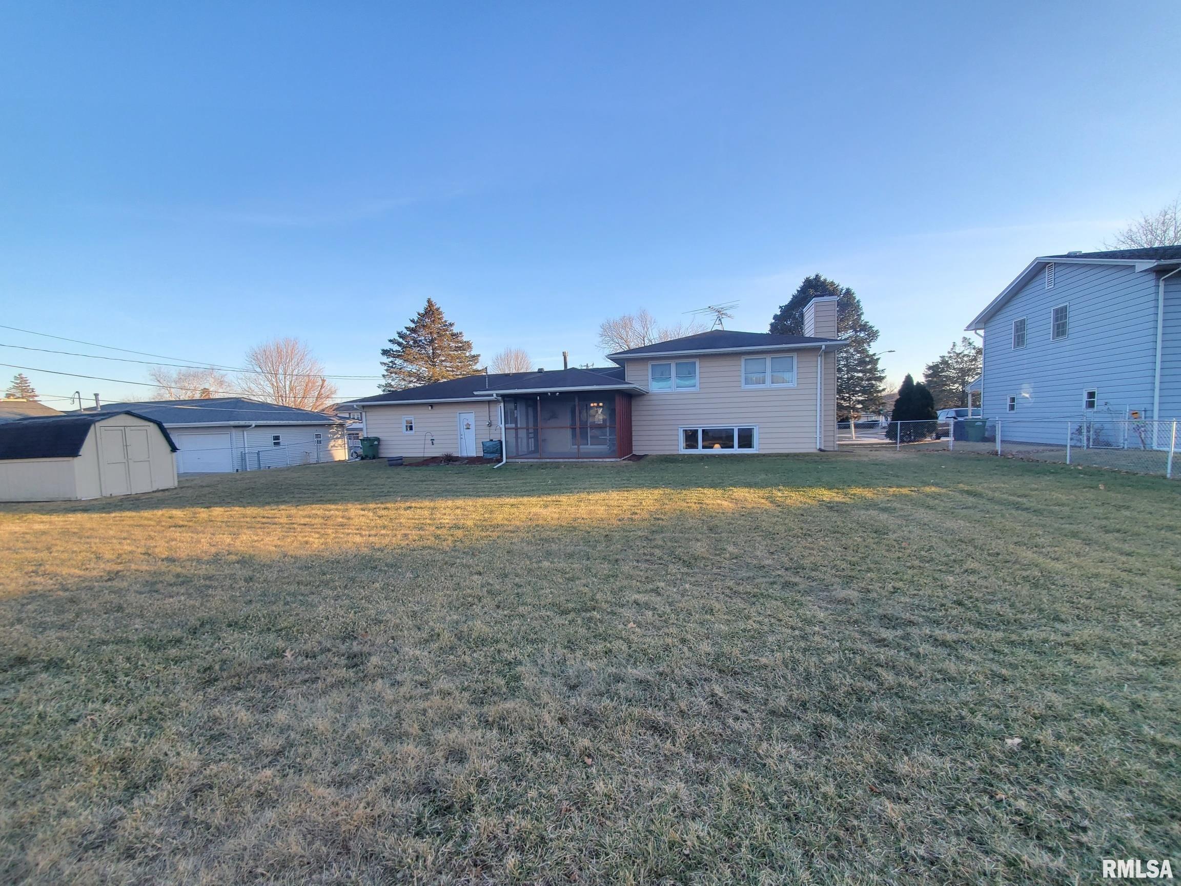 612 Tower Road Clinton, IA 52732 - Photo 3 of 42 Gallery Image 3