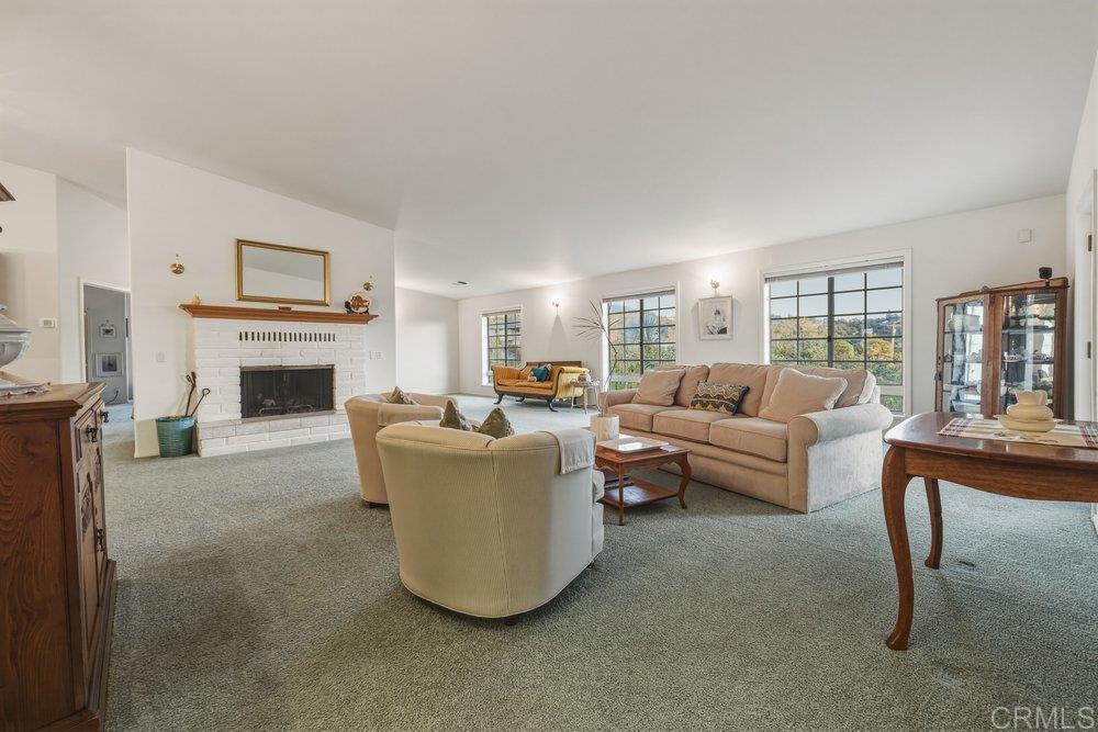 2073 Willow Glen Road Fallbrook, CA 92028 - Photo 5 of 34 Family Room