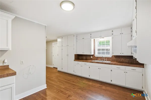 $162,000 | 1406 North Clinton Street, Cuero, TX 77954