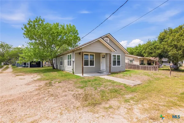 $162,000 | 1406 North Clinton Street, Cuero, TX 77954