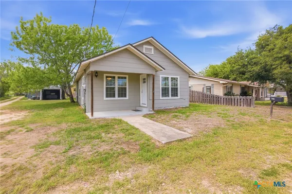 $162,000 | 1406 North Clinton Street, Cuero, TX 77954