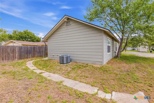 $162,000 | 1406 North Clinton Street, Cuero, TX 77954