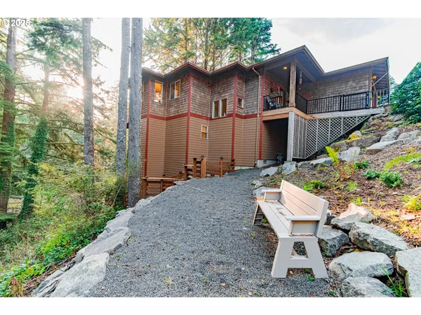 $625,000 | 2278 Northeast Hotspur Lane, Lincoln City, OR 97367