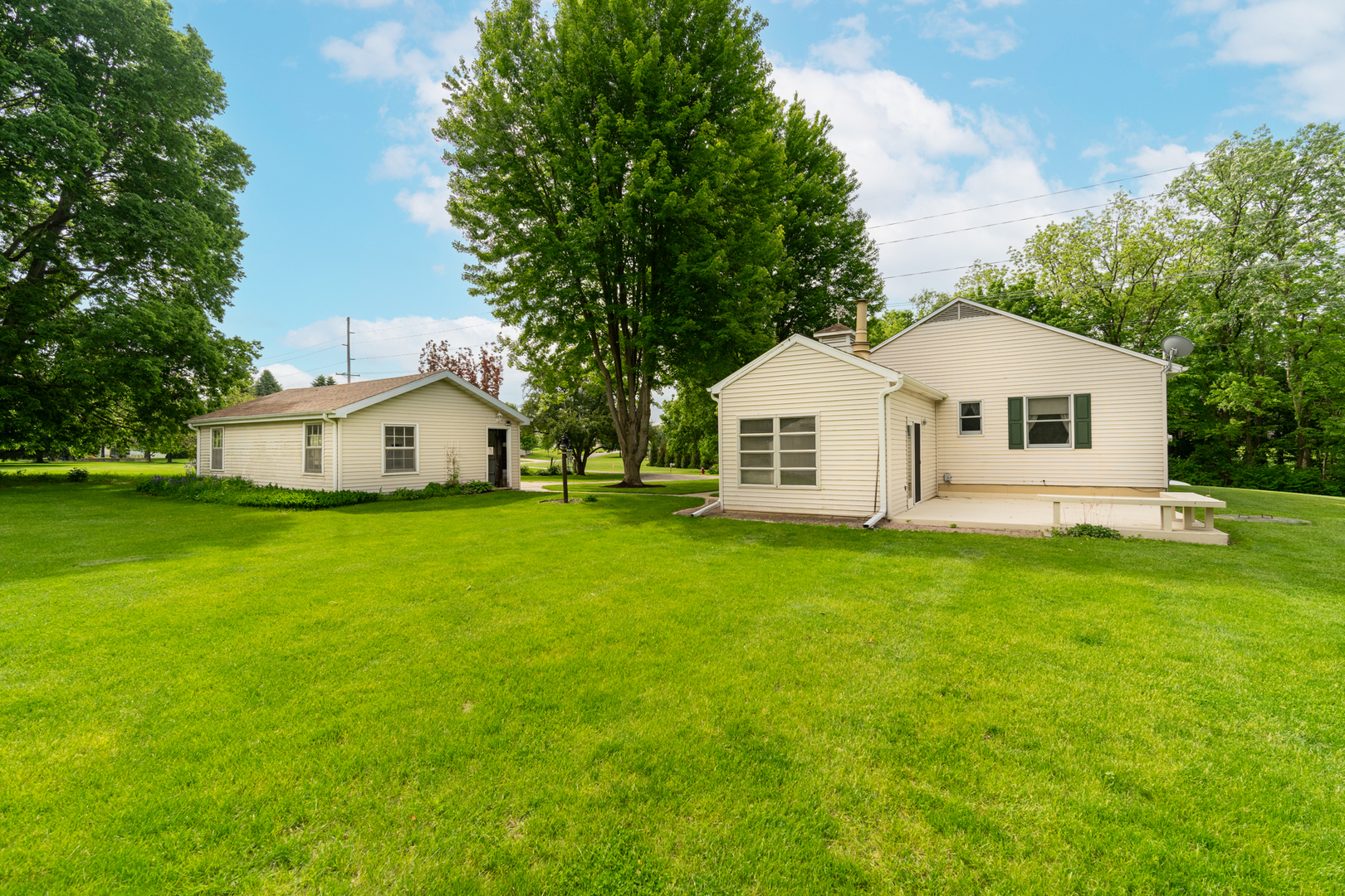 698 North 2853rd Road LaSalle, IL 61301 - Photo 24 of 39 a view of a house with backyard