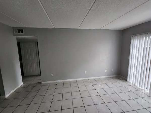 $1,195 | 101 North Fernwood Avenue, Unit 1, Clearwater, FL 33765