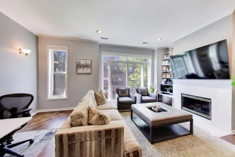 $550,000 | 1732 West Diversey Parkway, Unit 2W, Chicago, IL 60614