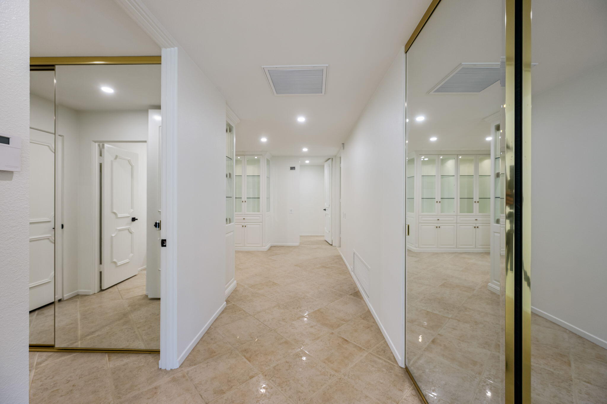 146 Yale Drive Rancho Mirage, CA 92270 - Photo 23 of 63 Hallway