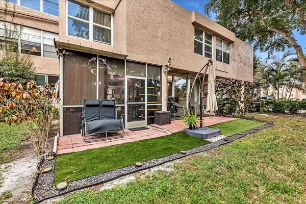 $2,850 | 9410 Live Oak Place, Unit 110, Davie, FL 33324