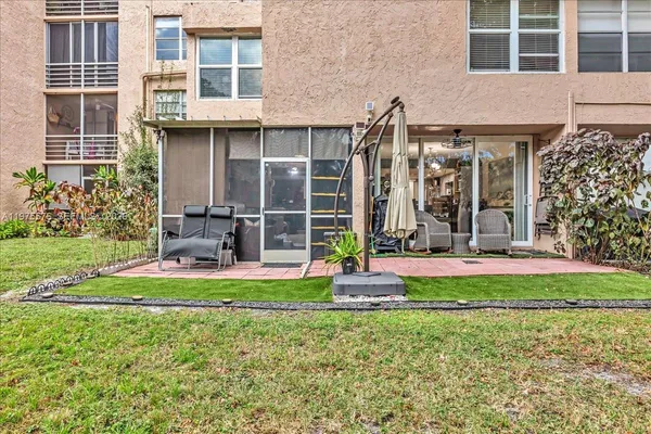 $2,850 | 9410 Live Oak Place, Unit 110, Davie, FL 33324