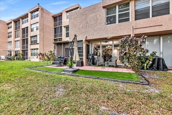 $2,850 | 9410 Live Oak Place, Unit 110, Davie, FL 33324