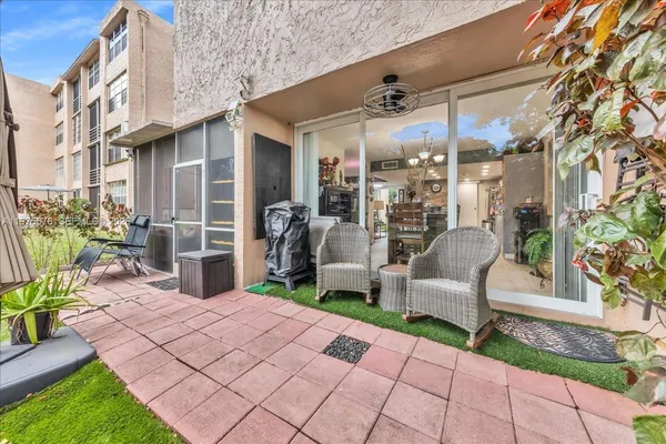 $2,850 | 9410 Live Oak Place, Unit 110, Davie, FL 33324