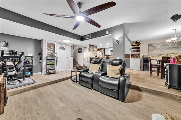 $2,850 | 9410 Live Oak Place, Unit 110, Davie, FL 33324