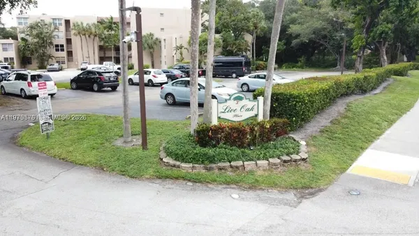 $2,850 | 9410 Live Oak Place, Unit 110, Davie, FL 33324