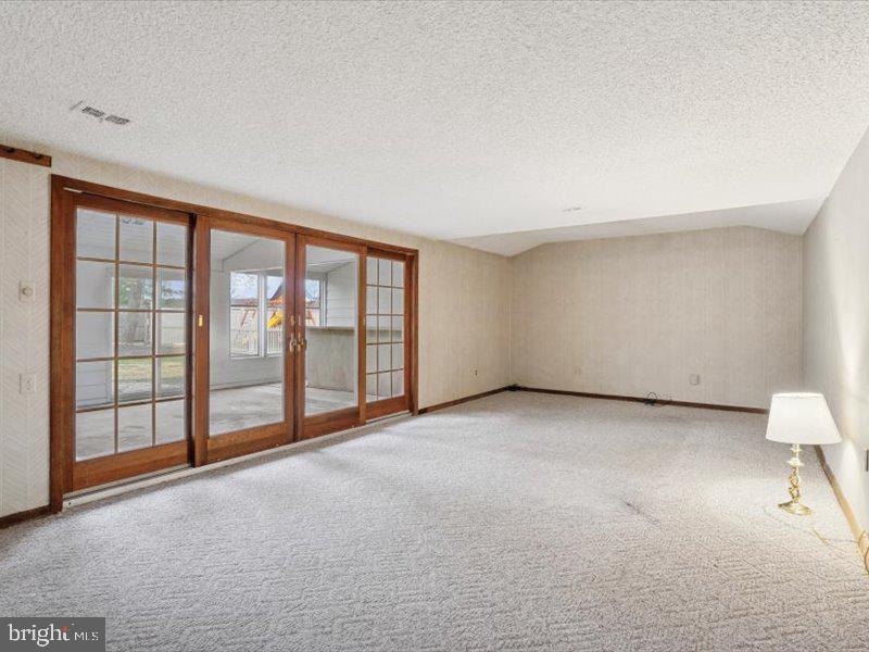 953 Mueller Road Warminster, PA 18974 - Photo 10 of 25 Gallery Image 10