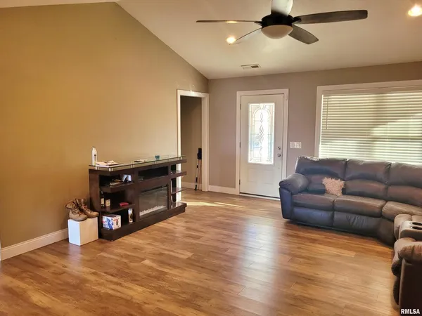 $230,000 | 42 County Line Road, Grand Chain, IL 62941