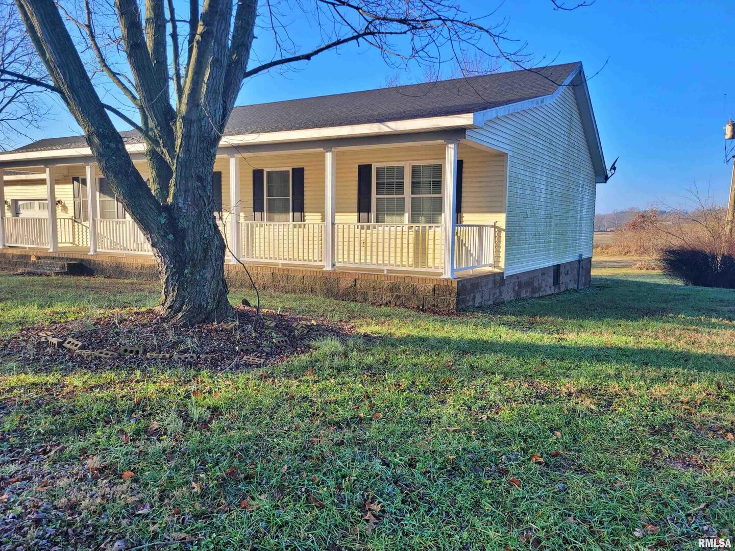 42 County Line Road Grand Chain, IL 62941 - Photo 3 of 40 a house view with a garden space