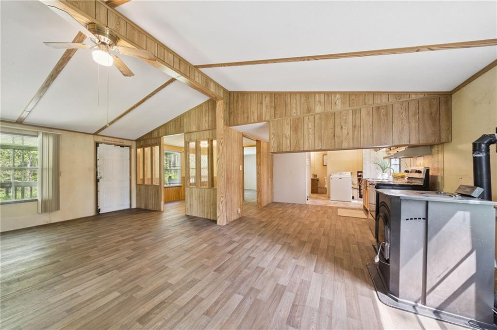 154 Thompson Road Torrance, PA 15779 - Photo 4 of 29