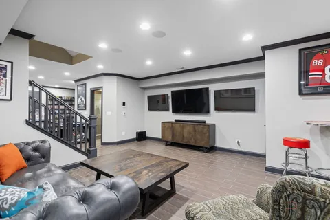 $1,650,000 | 1025 South Vail Avenue, Arlington Heights, IL 60005